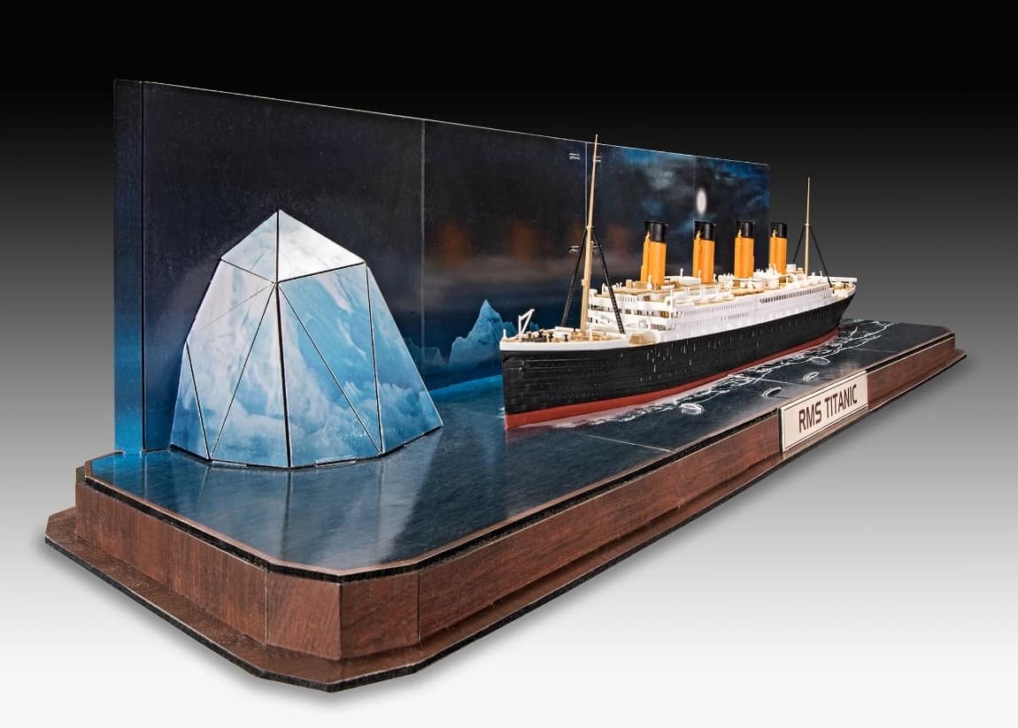 RMS Titanic Model Kit